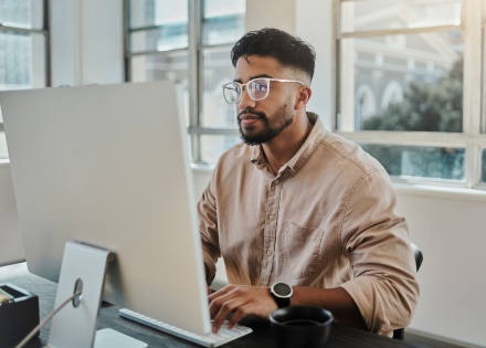 Global HR manager researching payroll tax in Rwanda