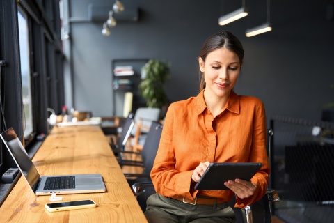 Global hiring manager researching how to hire in Malawi