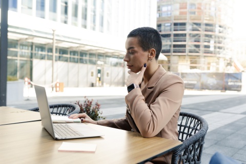 HR manager researching multi-state payroll processing and compliance