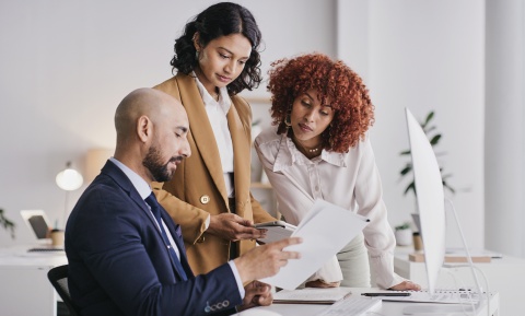 Global HR managers discussing the average salary in Nigeria
