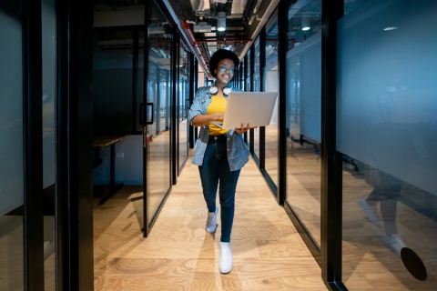 Global HR manager researching how to outsource SEO specialists