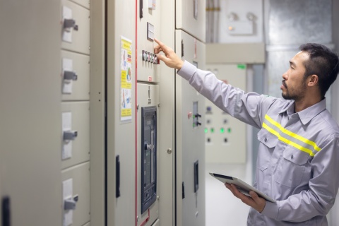 Machine operator using a tablet to monitor progress