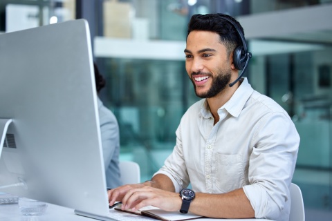 Global HR manager researching how to outsource IT support