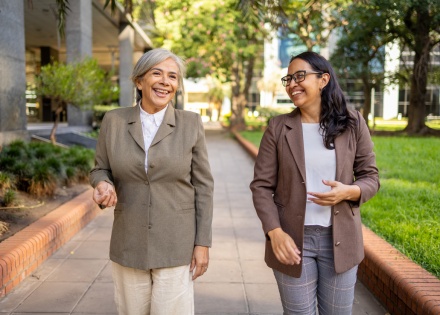 Two businesswomen discussing business etiquette in the Dominican Republic