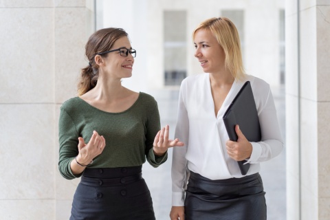 Global HR managers discussing work culture in Lebanon