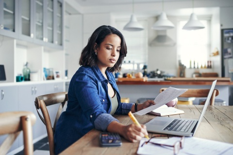  Global HR manager researching Nicaragua work visas at her home office